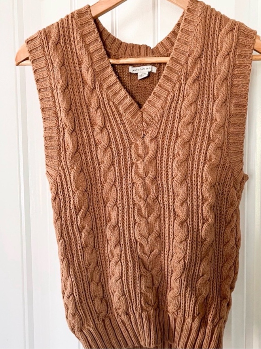 American Eagle Outfitters Cable Knit V-Neck Sweater Vest - Camel Brown